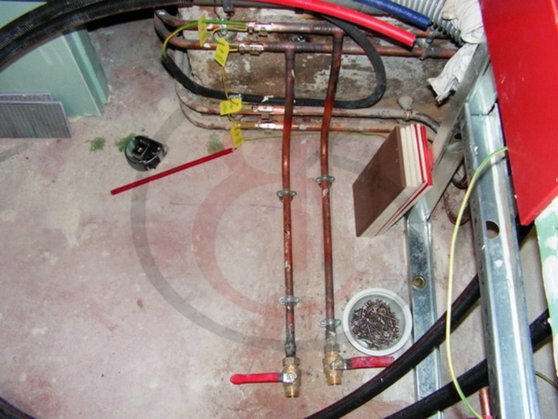 Монтаж медных труб для водопровода в ванной комнате под ключ